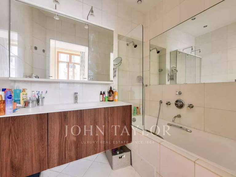 Appartement Paris 16e - 3 chambres - 150m²