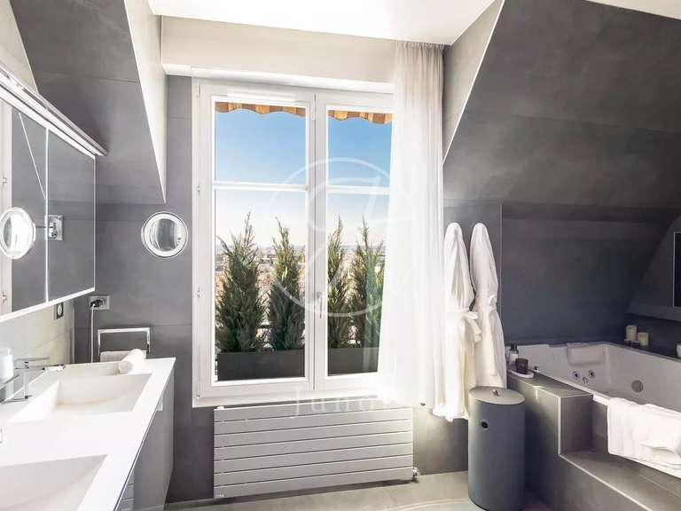 Appartement Paris 16e - 4 chambres - 340m²