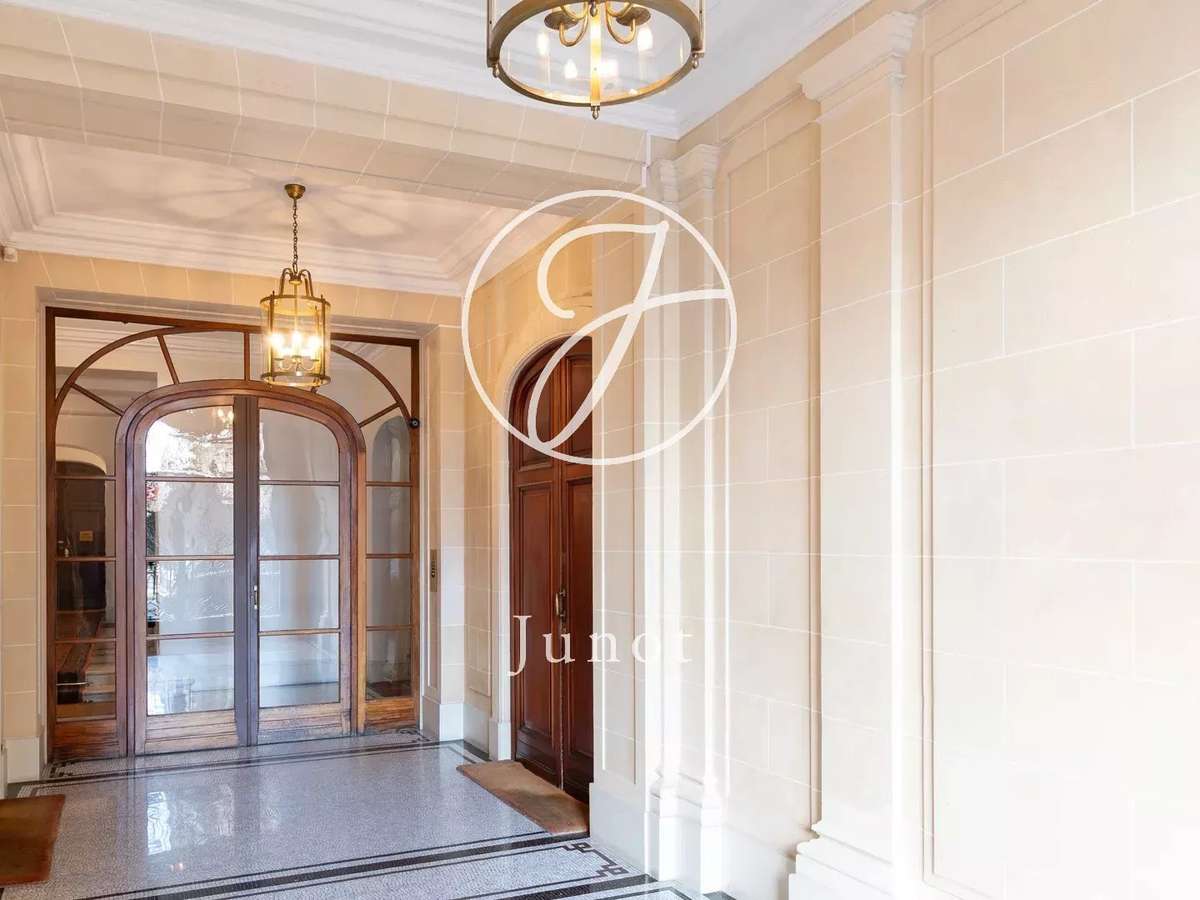 Apartment Paris 16e