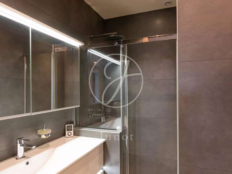 Appartement Paris 16e - 4 chambres - 340m²