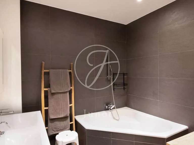 Appartement Paris 16e - 3 chambres - 143m²