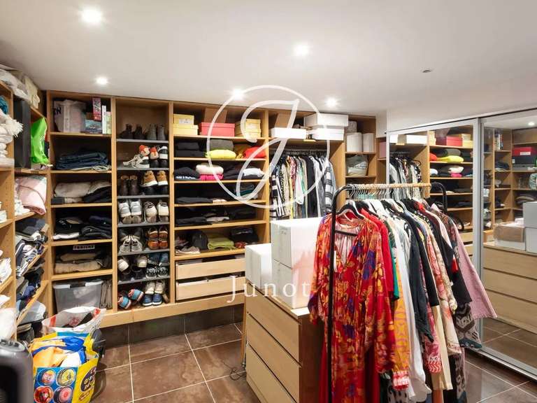 Appartement Paris 16e - 3 chambres - 143m²