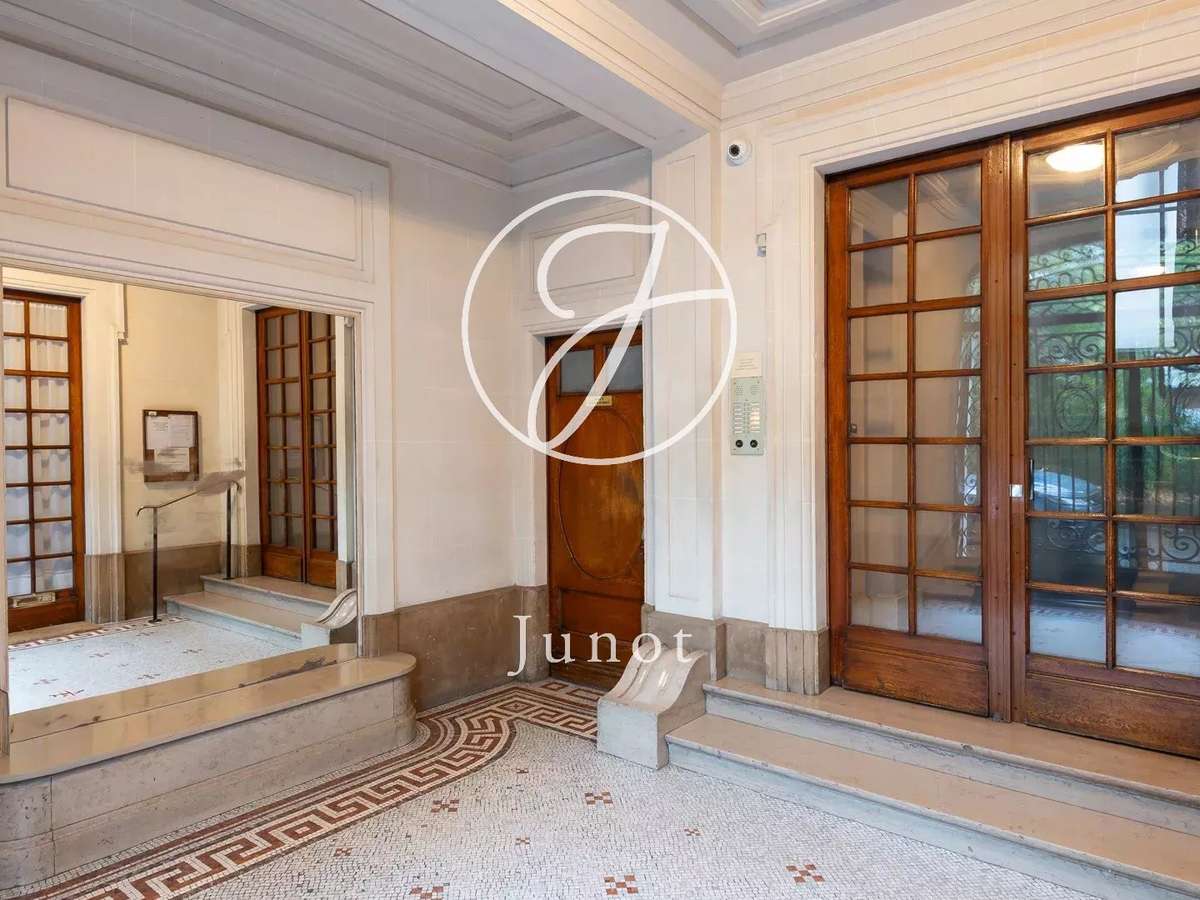 Apartment Paris 16e
