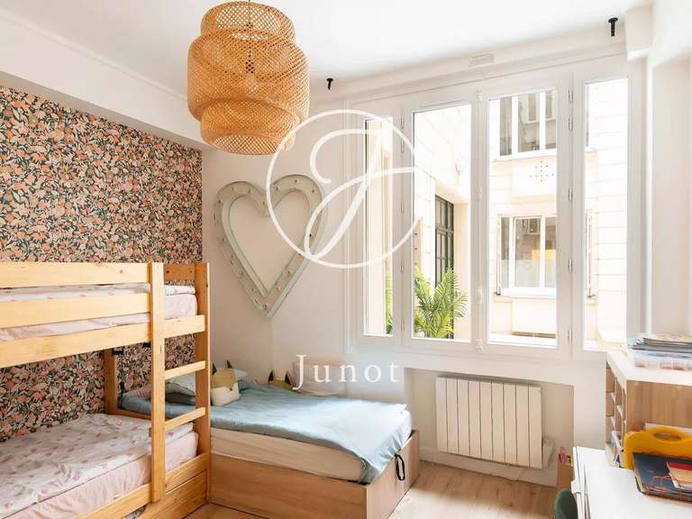 Appartement Paris 16e - 3 chambres - 143m²