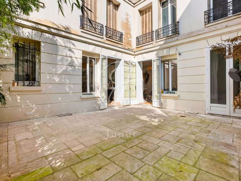 Appartement Paris 16e - 3 chambres - 143m²