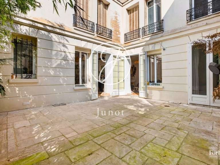 Appartement Paris 16e - 3 chambres - 143m²