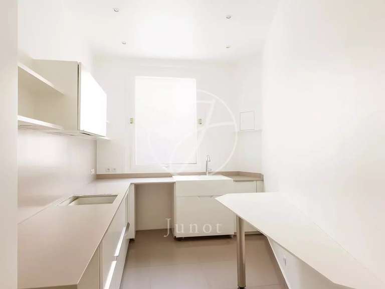 Appartement Paris 16e - 2 chambres - 131m²