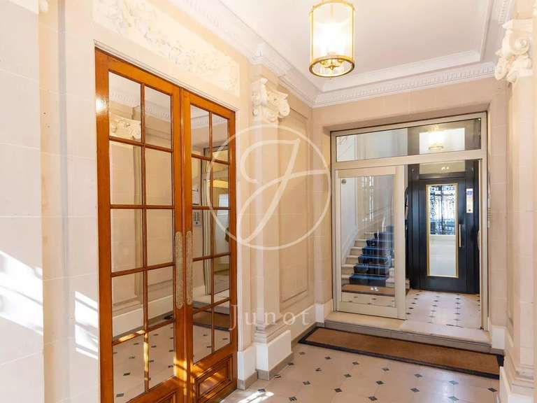 Appartement Paris 16e - 2 chambres - 131m²