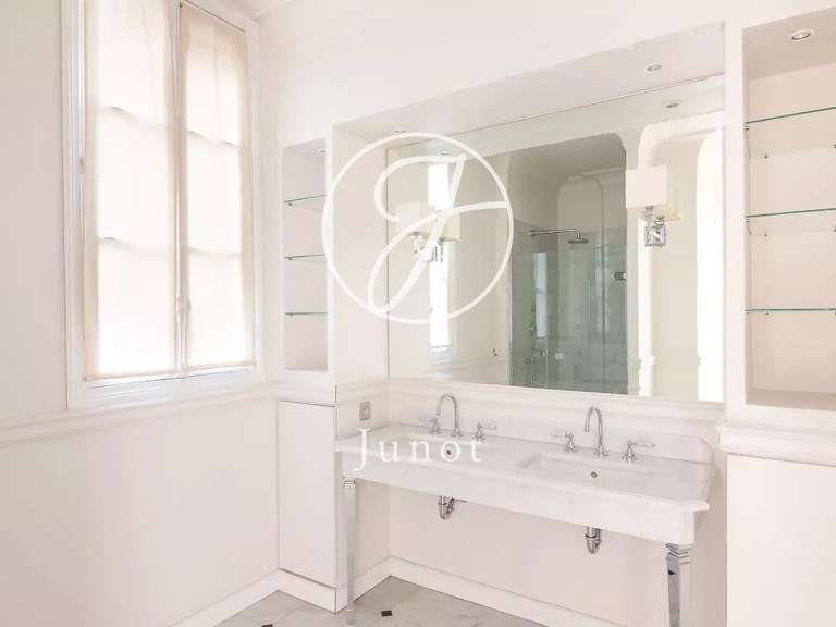 Apartment Paris 16e - 2 bedrooms - 131m²