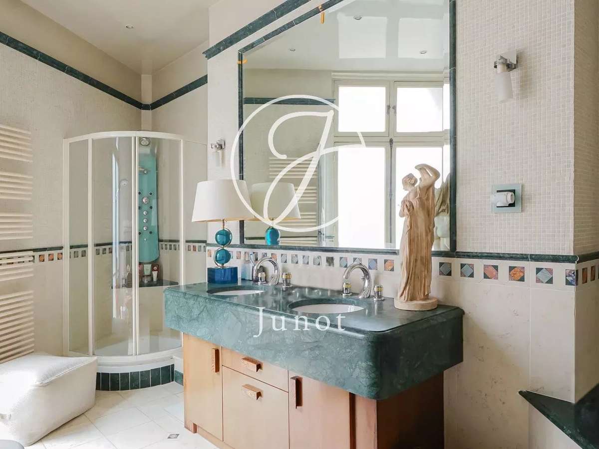 Apartment Paris 16e