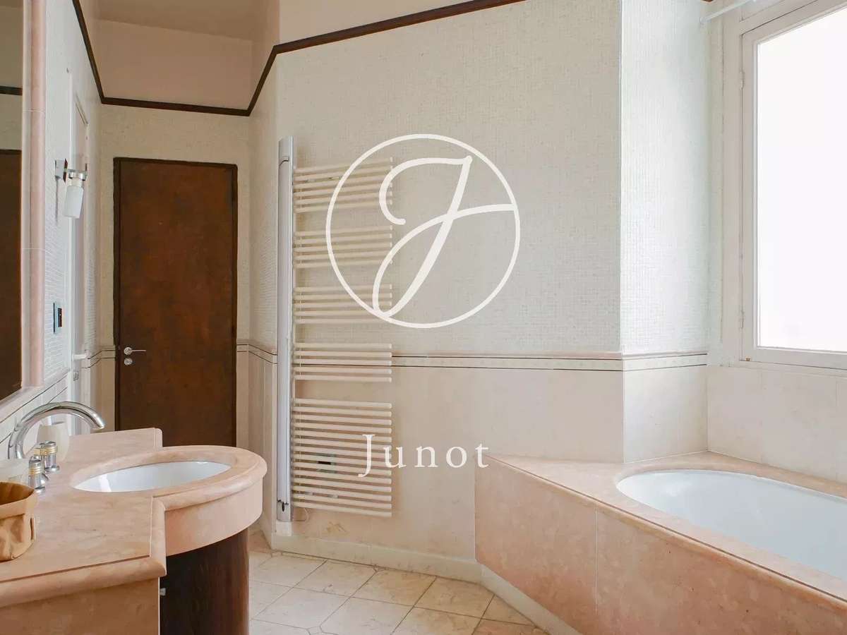 Apartment Paris 16e
