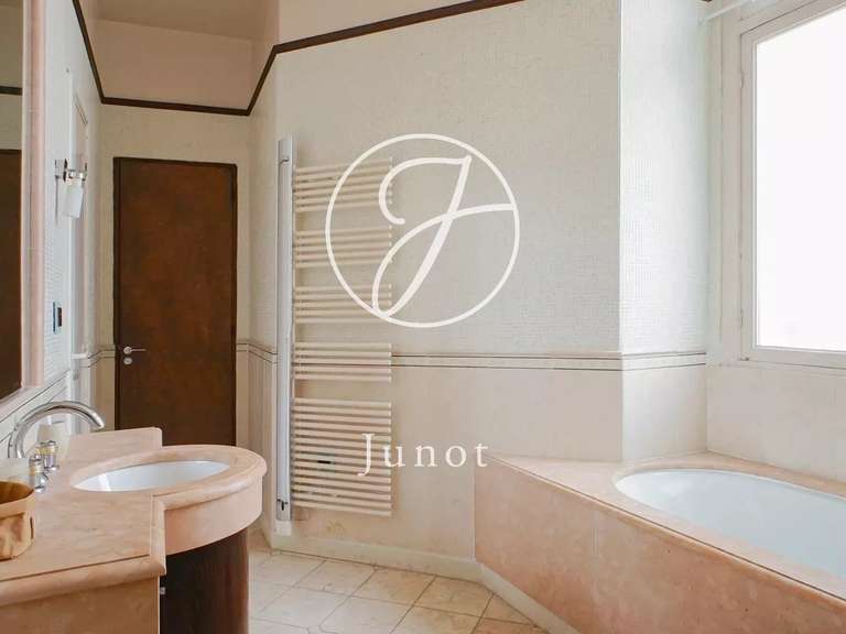 Apartment Paris 16e - 3 bedrooms - 189m²