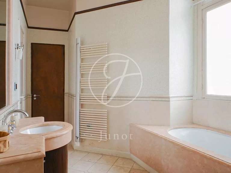 Appartement Paris 16e - 3 chambres - 189m²