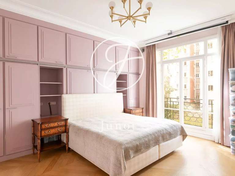 Appartement Paris 16e - 4 chambres - 371m²