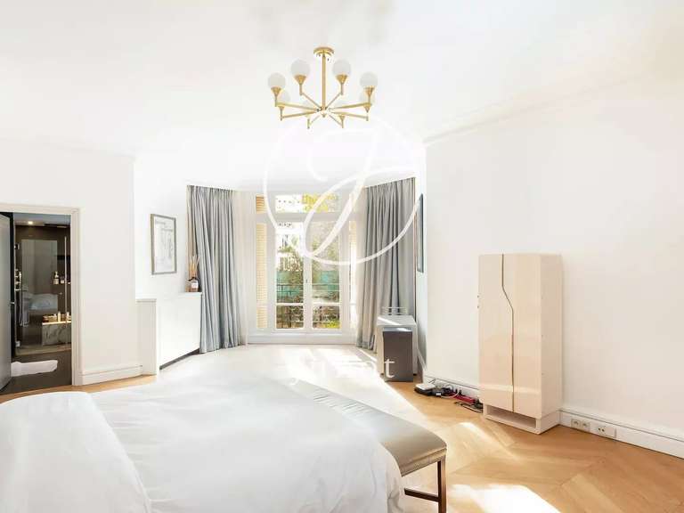 Appartement Paris 16e - 4 chambres - 371m²