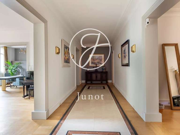 Appartement Paris 16e - 4 chambres - 371m²