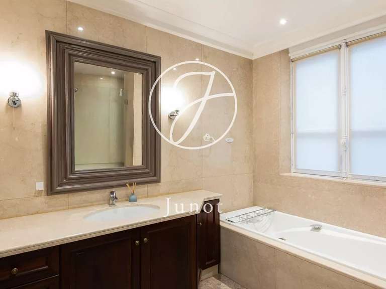 Appartement Paris 16e - 4 chambres - 371m²