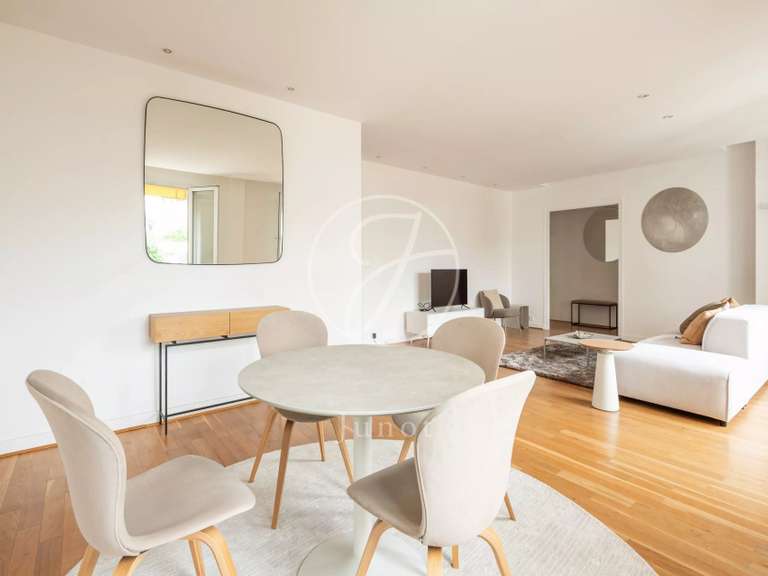 Appartement Paris 16e - 2 chambres - 102m²