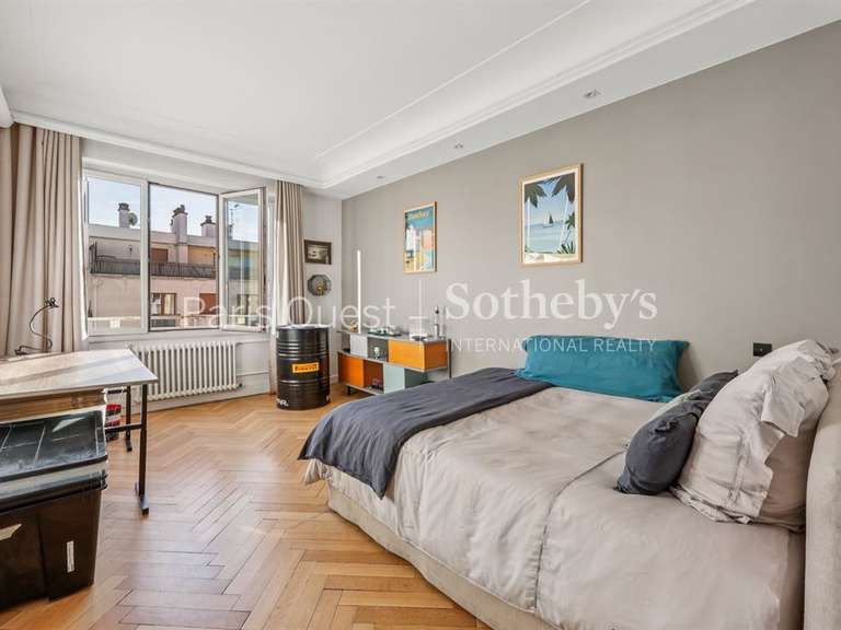 Appartement Paris 16e - 4 chambres - 194m²