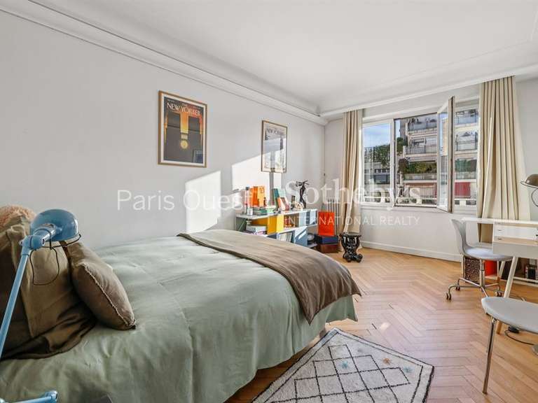 Appartement Paris 16e - 4 chambres - 194m²