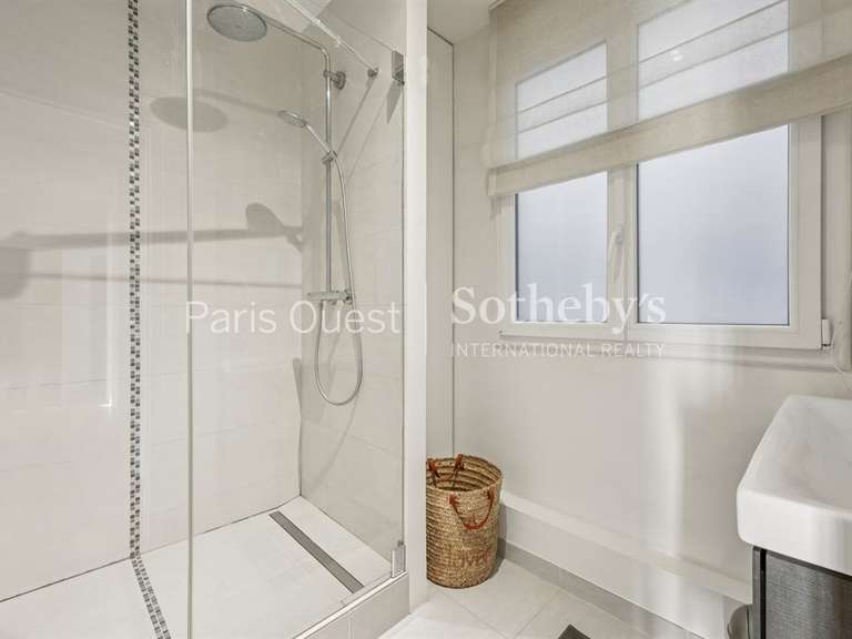 Appartement Paris 16e - 4 chambres - 194m²