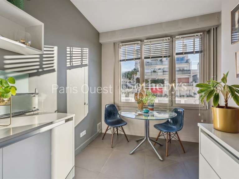 Appartement Paris 16e - 4 chambres - 194m²