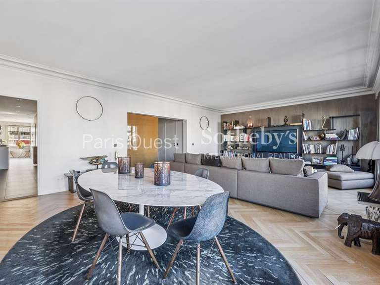 Appartement Paris 16e - 4 chambres - 194m²