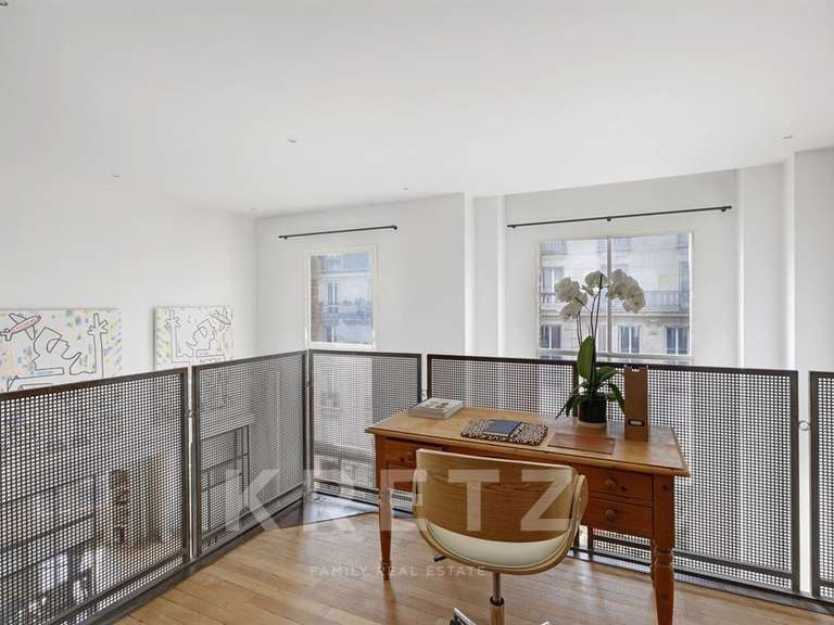 Appartement Paris 16e - 5 chambres - 221m²