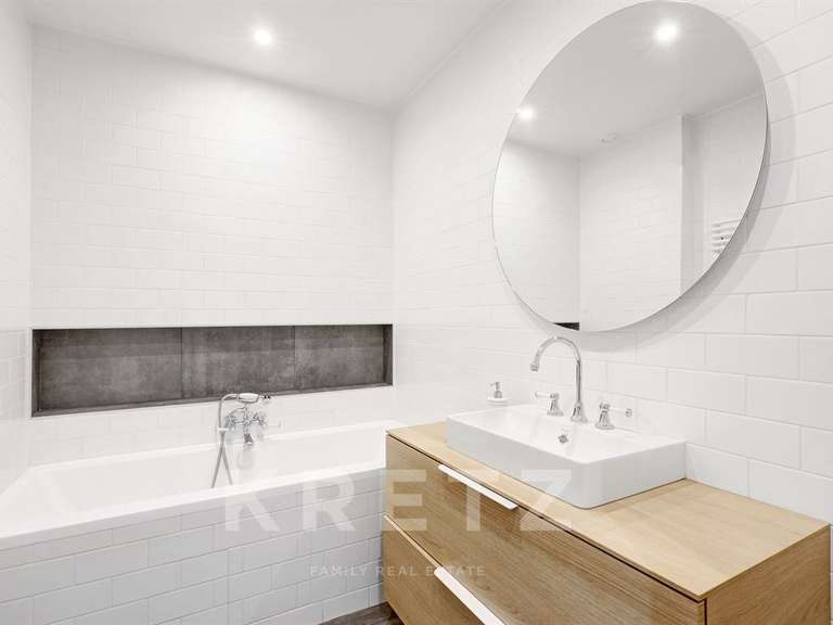 Appartement Paris 16e - 5 chambres - 221m²