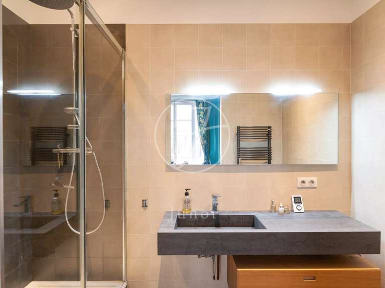 Appartement Paris 16e - 4 chambres - 199m²