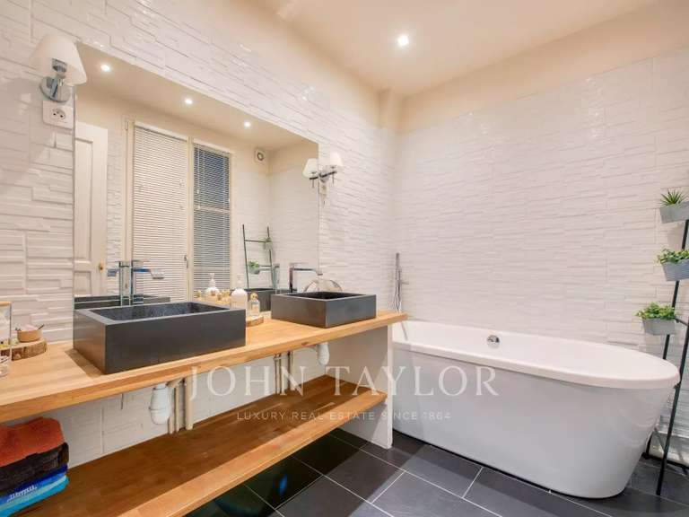 Appartement Paris 16e - 3 chambres - 107m²