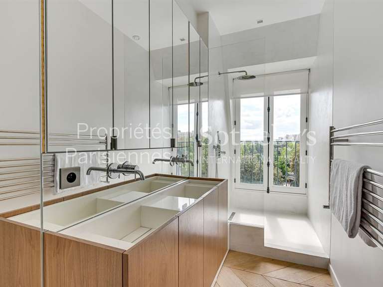 Appartement Paris 16e - 3 chambres - 218m²