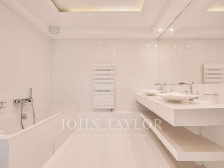 Appartement Paris 16e - 2 chambres - 116m²