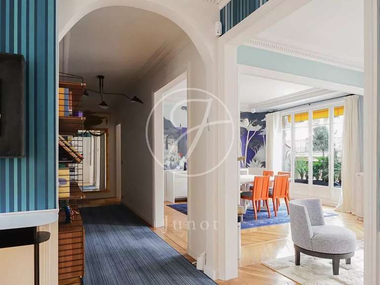 Appartement Paris 16e - 2 chambres - 119m²