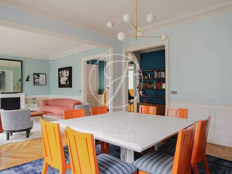 Appartement Paris 16e - 2 chambres - 119m²