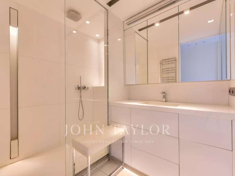 Appartement Paris 16e - 1 chambre - 138m²