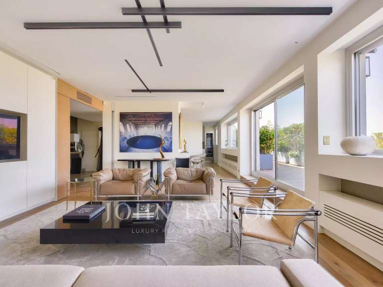 Appartement Paris 16e - 1 chambre - 138m²