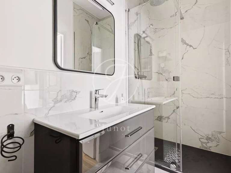 Appartement Paris 16e - 3 chambres - 111m²