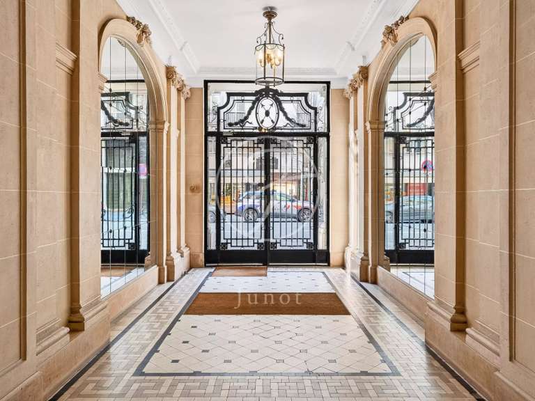 Appartement Paris 16e - 3 chambres - 111m²