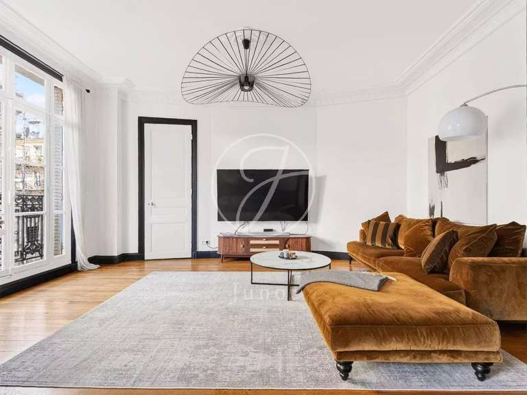 Appartement Paris 16e - 3 chambres - 111m²