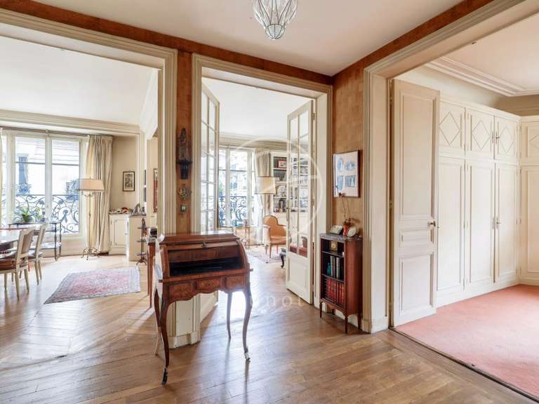 Appartement Paris 16e - 4 chambres - 143m²