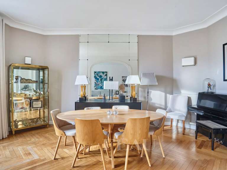 Appartement Paris 16e - 3 chambres - 136m²