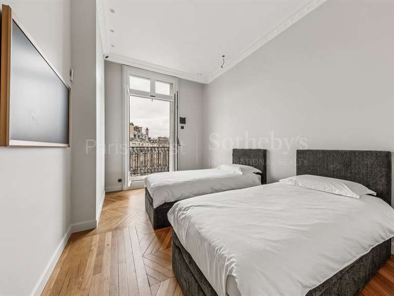 Appartement Paris 16e - 3 chambres - 168m²