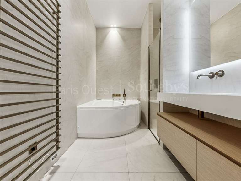 Appartement Paris 16e - 3 chambres - 168m²