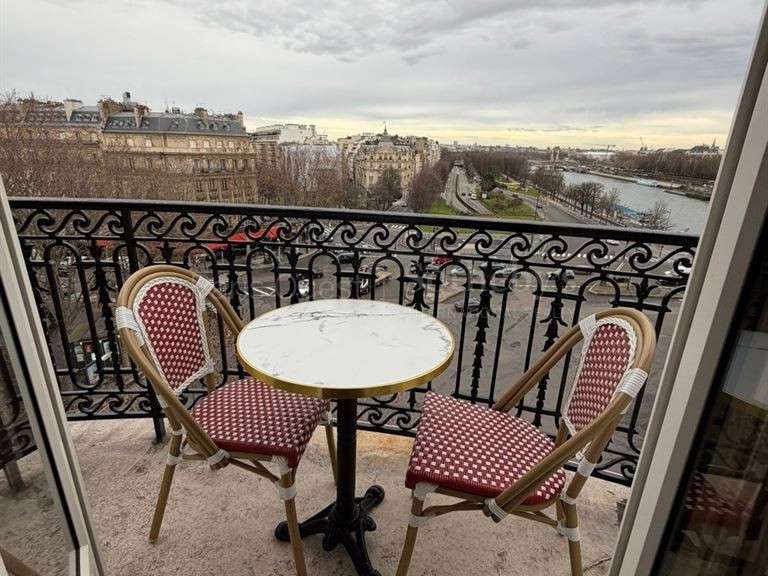Appartement Paris 16e - 3 chambres - 168m²
