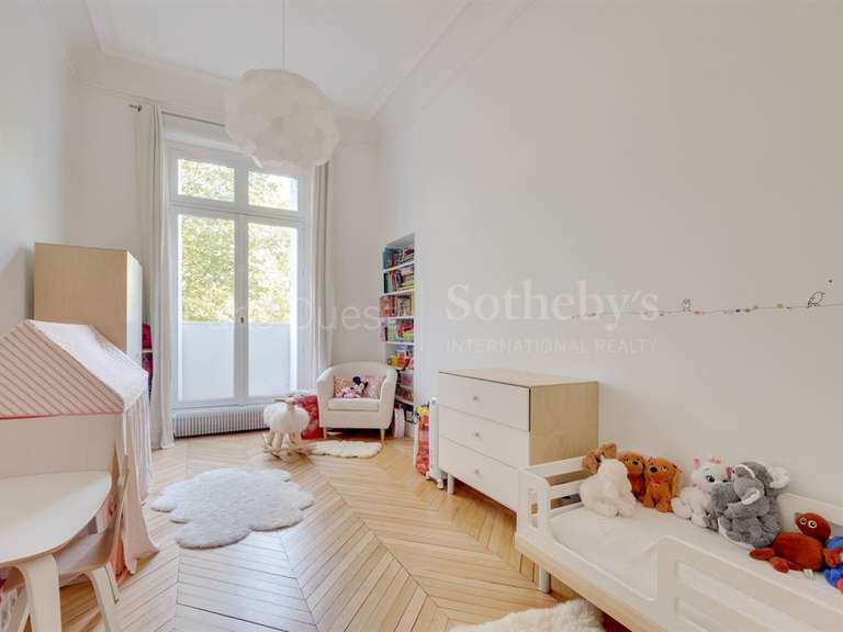 Appartement Paris 16e - 4 chambres - 305m²