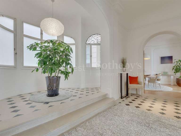 Appartement Paris 16e - 4 chambres - 305m²