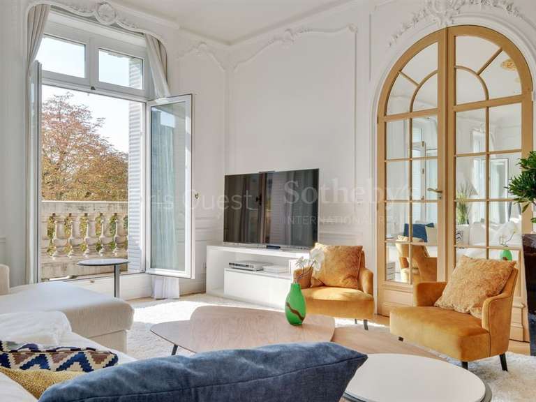 Appartement Paris 16e - 4 chambres - 305m²