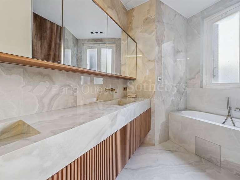 Apartment Paris 16e - 4 bedrooms - 179m²