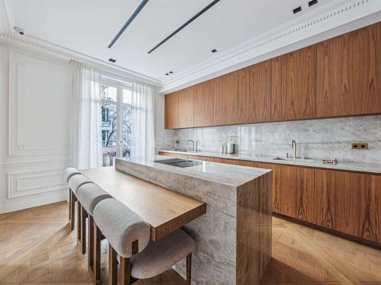 Apartment Paris 16e - 4 bedrooms - 179m²